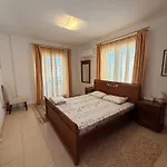 Andy-350 M From The Villa