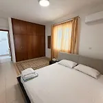 Villa Andy-350 M From The Larnaca