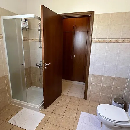 Andy-350 M From The Willa *