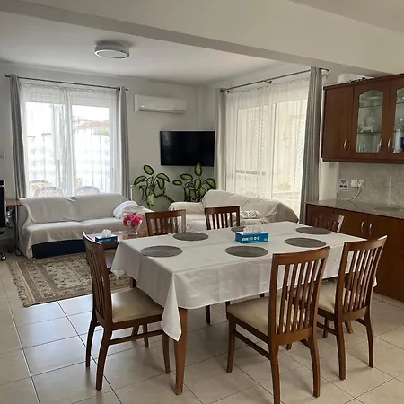 Vila Andy-350 M From The Larnaca