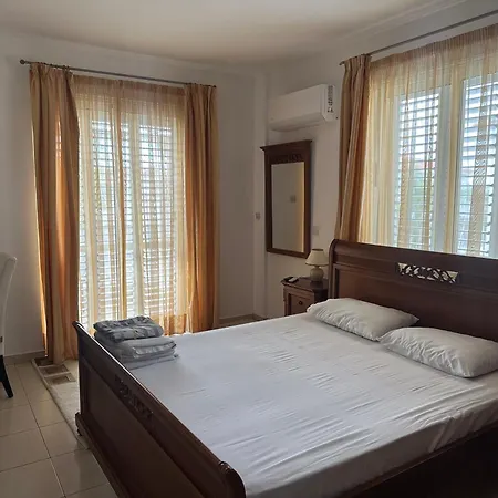 Andy-350 M From The Willa *