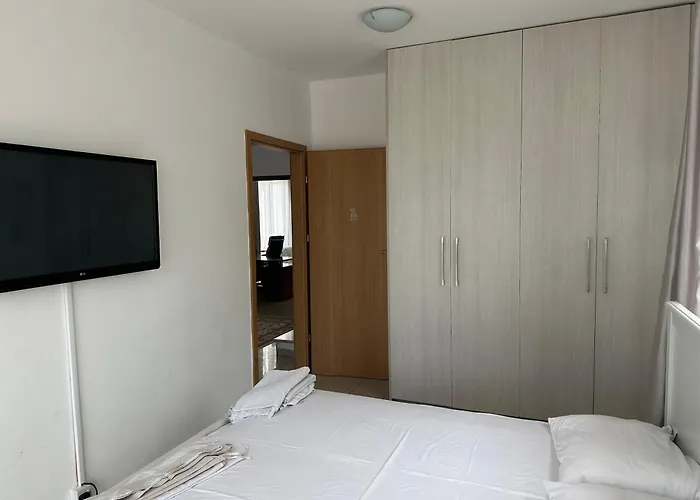 Andy-350 M From The Vila Larnaca