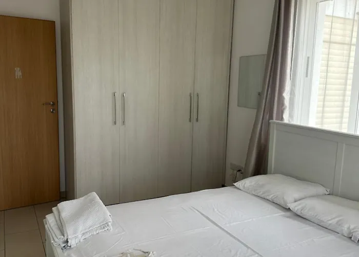 Andy-350 M From The Вилла