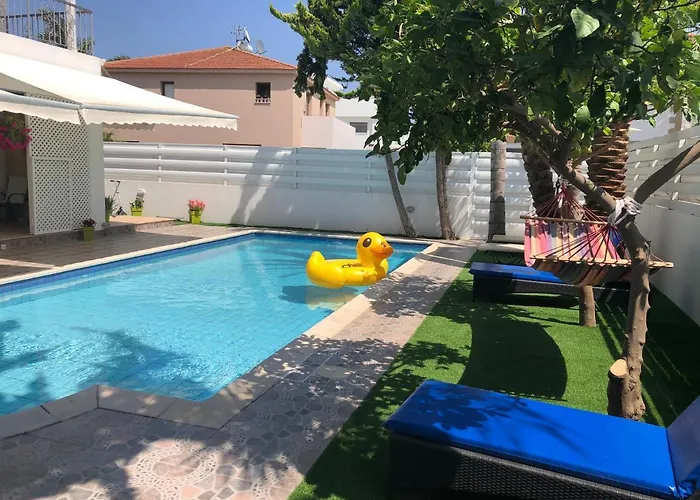 Vila Andy-350 M From The Larnaca